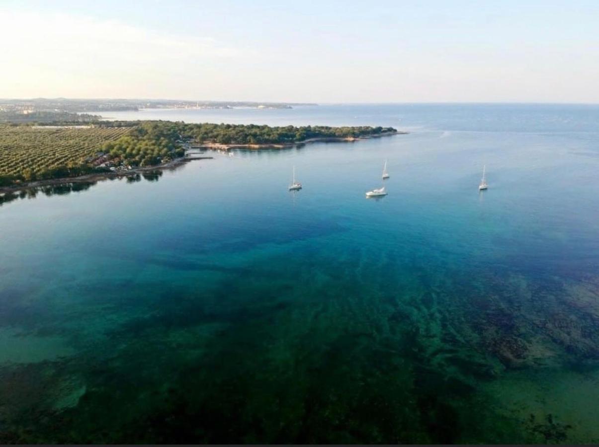 Apartments Vojvoda Porec Esterno foto